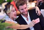 Miley Cyrus & Liam Hemsworth υποδέχτηκαν το 2017 με ένα καυτό φιλί [εικόνες] - Κεντρική Εικόνα