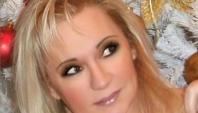 Βαρύ πένθος για τη Καίτη Φίνου - Πέθανε η αδελφή της [εικόνες] - Κεντρική Εικόνα