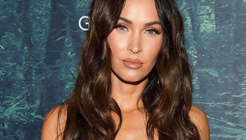 H Megan Fox έβαλε ένα σέξι φόρεμα που θύμιζε... νυχτικό [εικόνες] - Κεντρική Εικόνα