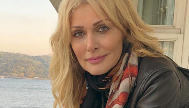 Η Νατάσα Θεοδωρίδου ποζάρει με τη μαμά της και μοιάζουν πολύ [εικόνα] - Κεντρική Εικόνα