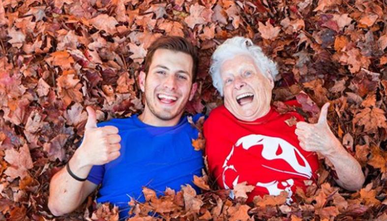 Αυτός ο νεαρός έχει γίνει διάσημος στο Instagram χάρη στην 93χρονη γιαγιά του  - Κεντρική Εικόνα