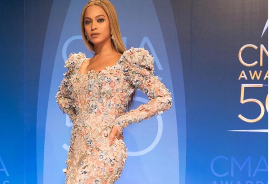 H Beyonce έκανε... βασιλική εμφάνιση στα βραβεία CMA [εικόνες & βίντεο ...