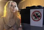Έγινε και αυτό: Νυχτερίδα δάγκωσε on stage την Taylor Momsen [βίντεο] - Κεντρική Εικόνα