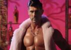 O Σπαλιάρας μεταμορφώθηκε σε Ken της Barbie καθώς το ροζ απογειώνεται - Κεντρική Εικόνα