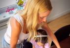 Η Δούκισσα Νομικού έφτιαξε πασχαλινά κουλουράκια με τα παιδιά της [βίντεο] - Κεντρική Εικόνα