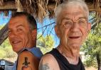 Οι Σταύρος Θεοδωράκης και Γιάννης Μπουτάρης συγκρίνουν τα τατουάζ τους - Κεντρική Εικόνα