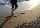 Μάθε τα 5 βασικά οφέλη του περπατήματος στην άμμο  - Κεντρική Εικόνα